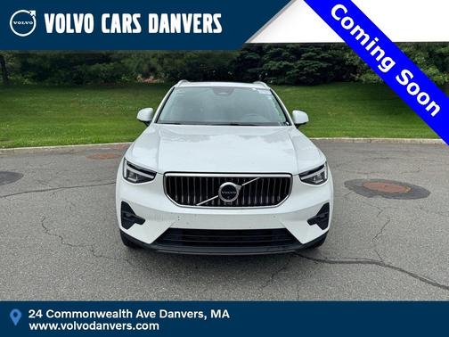 2025 Volvo XC40 B5 Plus Bright Theme