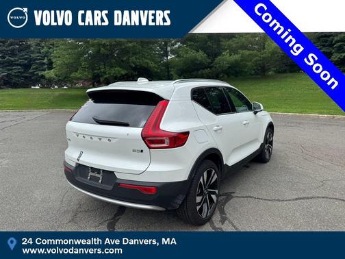 2025 Volvo XC40 B5 Plus Bright Theme