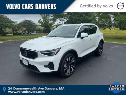 2025 Volvo XC40 B5 Plus Bright Theme