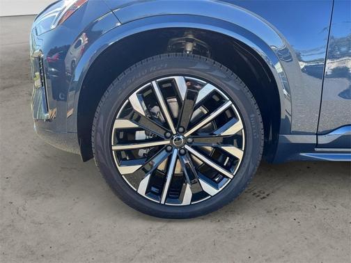 2026 Volvo XC90 B6 Ultra Dark Theme 6-Seater