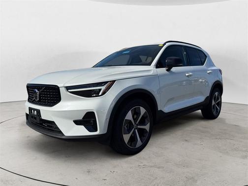 2026 Volvo XC40 B5 Plus