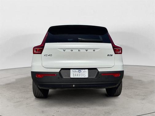 2026 Volvo XC40 B5 Plus