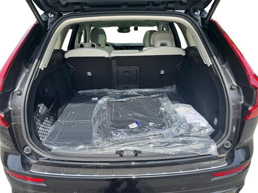 2025 Volvo XC60 Plug-In Hybrid T8 Plus