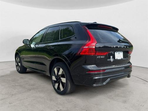 2025 Volvo XC60 Plug-In Hybrid T8 Plus