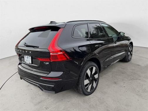 2025 Volvo XC60 Plug-In Hybrid T8 Plus