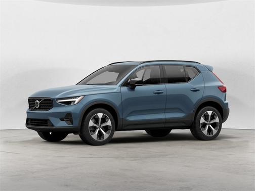 2025 Volvo XC40 B5 Plus Dark Theme