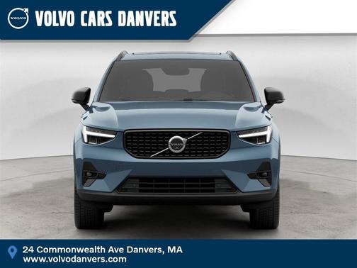 2025 Volvo XC40 B5 Plus Dark Theme