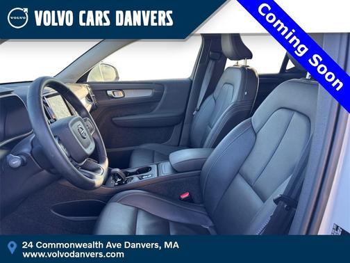 2025 Volvo XC40 B5 Core Bright Theme