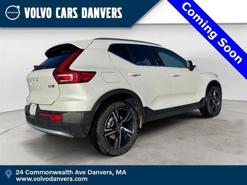2025 Volvo XC40 B5 Core Bright Theme