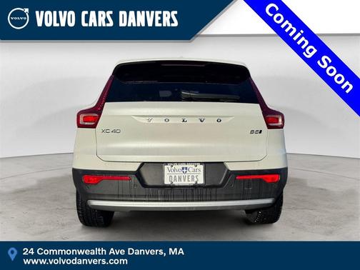 2025 Volvo XC40 B5 Core Bright Theme