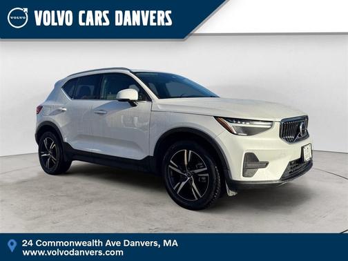 2025 Volvo XC40 B5 Core Bright Theme
