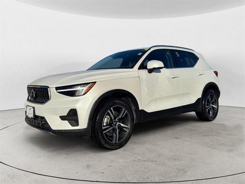 2025 Volvo XC40 B5 Core Bright Theme