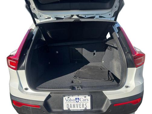 2025 Volvo XC40 B5 Core Bright Theme