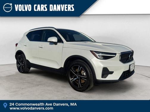 2025 Volvo XC40 B5 Core Bright Theme