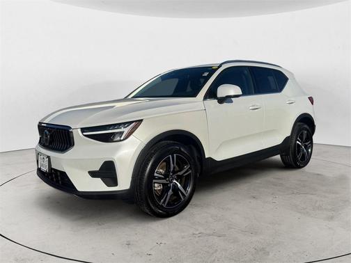 2025 Volvo XC40 B5 Core Bright Theme