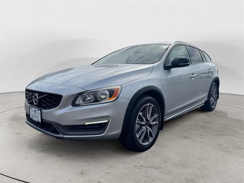 2016 Volvo V60 Cross Country T5