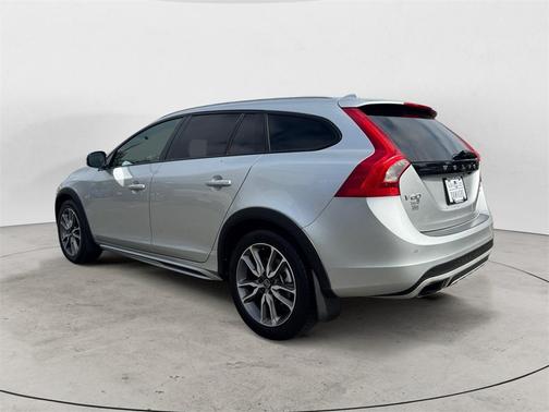2016 Volvo V60 Cross Country T5