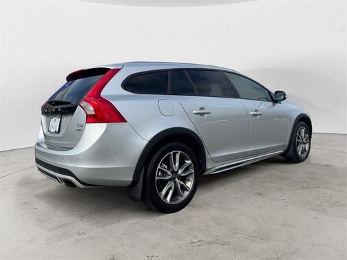 2016 Volvo V60 Cross Country T5