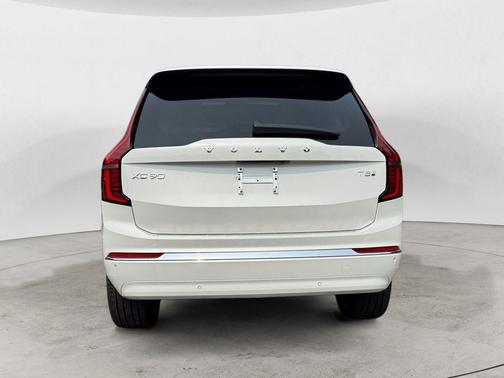 Crystal White 2026 Volvo XC90 Plug-In Hybrid T8 Ultra 7-Seater
