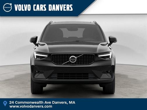 2025 Volvo XC40 B5 Plus Dark Theme
