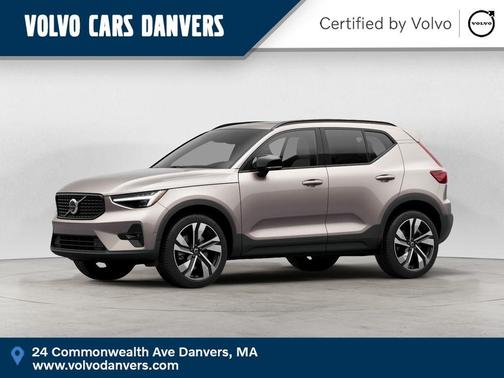 Bright 2023 Volvo XC40 B5 Ultimate Dark Theme