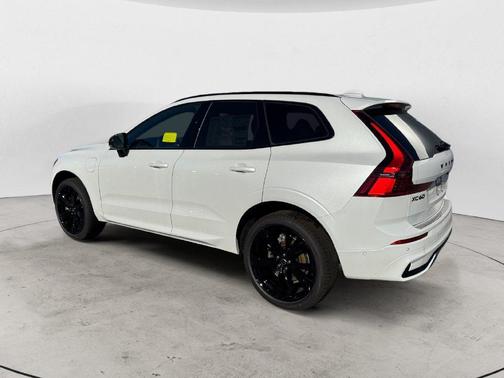 Crystal White 2027 Volvo XC60 T8 EDITION