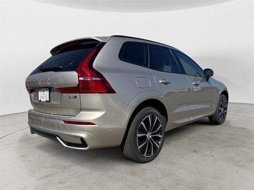 2025 Volvo XC60 B5 Plus