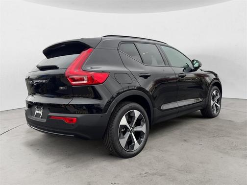 2026 Volvo XC40 B5 Plus