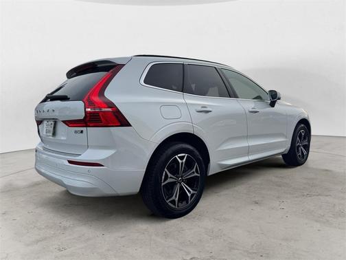 2022 Volvo XC60 B5 Momentum