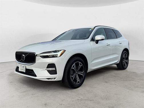 2022 Volvo XC60 B5 Momentum