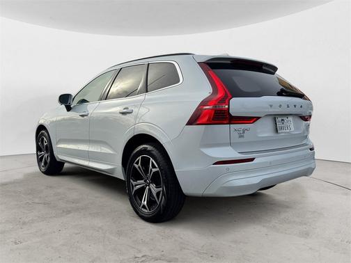 2022 Volvo XC60 B5 Momentum