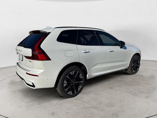 2026 Volvo XC60 Plug-In Hybrid T8 Plus