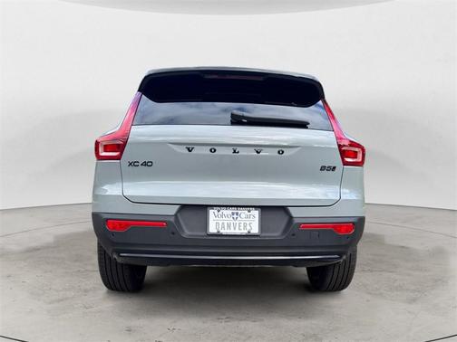2026 Volvo XC40 B5 Ultra Black Edition