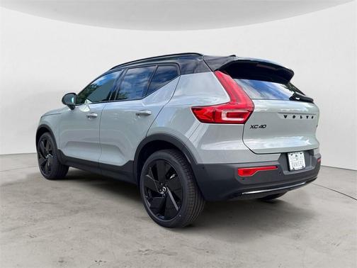 2026 Volvo XC40 B5 Ultra Black Edition