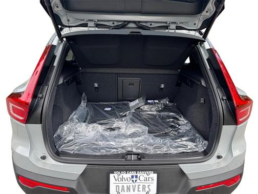2026 Volvo XC40 B5 Ultra Black Edition