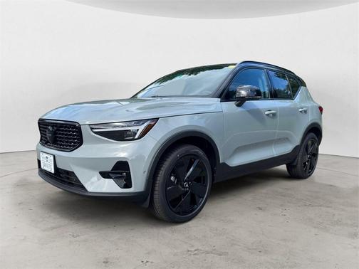 2026 Volvo XC40 B5 Ultra Black Edition