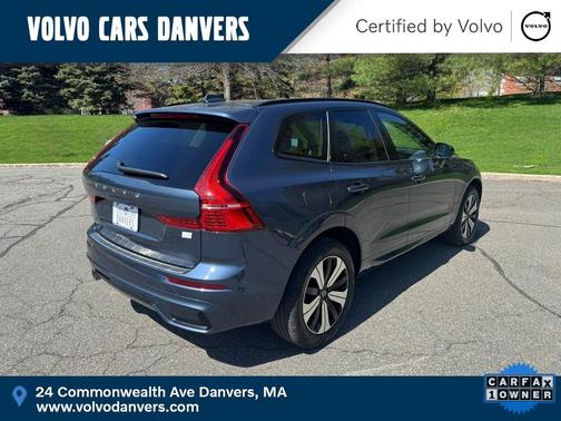 2024 Volvo XC60 Recharge Plug-In Hybrid T8 Plus Dark Theme