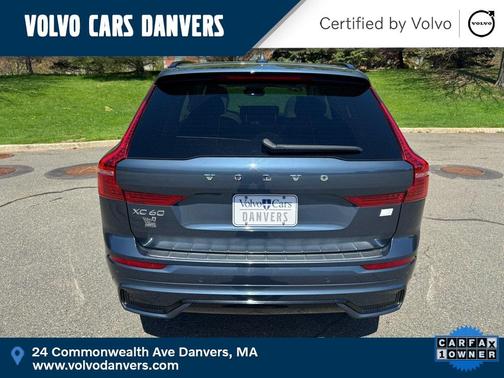 2024 Volvo XC60 Recharge Plug-In Hybrid T8 Plus Dark Theme