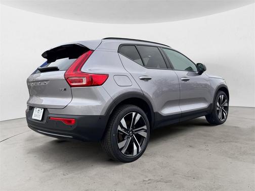 2026 Volvo XC40 B5 Plus