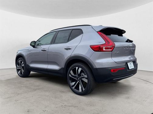 2026 Volvo XC40 B5 Plus