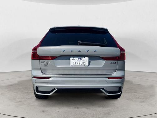 Gray Metallic 2024 Volvo XC60 B5 Plus Dark Theme
