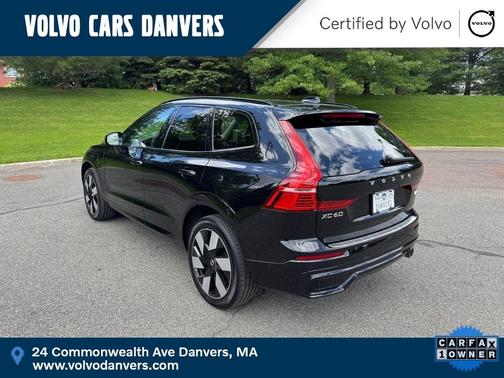 2024 Volvo XC60 Recharge Plug-In Hybrid T8 Plus Dark Theme