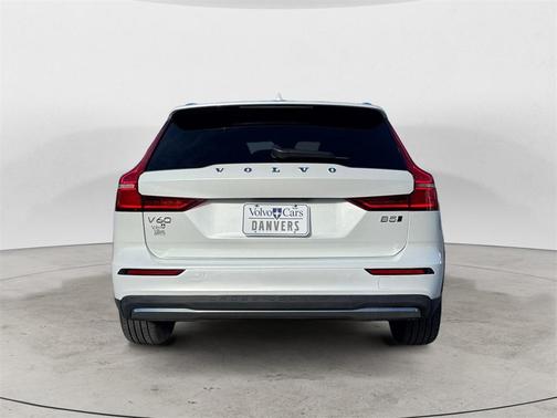 2025 Volvo V60 Cross Country B5 Plus