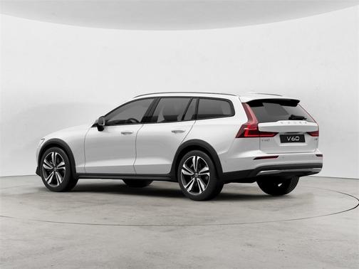 2025 Volvo V60 Cross Country B5 Plus