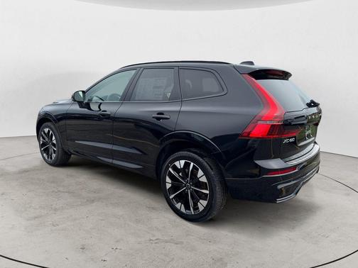 Onyx Black 2026 Volvo XC60 B5 Plus