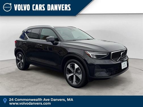 2025 Volvo XC40 B5 Core Bright Theme