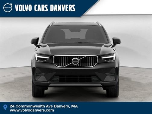2025 Volvo XC40 B5 Core Bright Theme