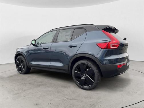 2026 Volvo XC40 B5 Ultra Black Edition