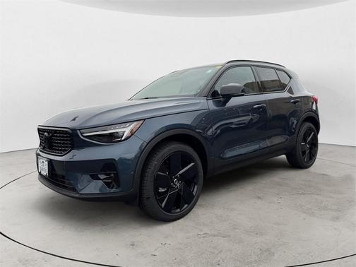2026 Volvo XC40 B5 Ultra Black Edition