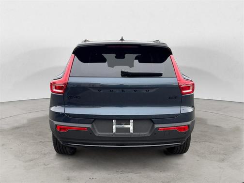 2026 Volvo XC40 B5 Ultra Black Edition
